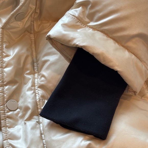 TNA Aritzia The Super Puff Shorty - Size XS - Picture 6 of 11